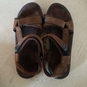 Good condition tevas